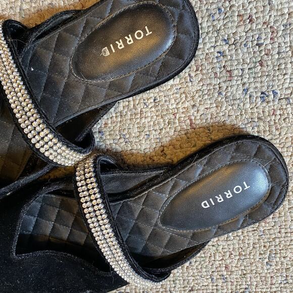 Torrid Black Velvet Rhinestone Pointed Toe SlipOn Flats Shoes Women 9WW Goth - Picture 2 of 5